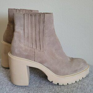 Dulce Vita women's beige faux suede chunky 4' heel platform boot size 9.5
